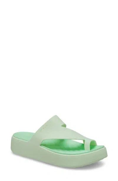 Crocs Getaway Toe Loop Waterproof Platform Sandal In Jade Tint