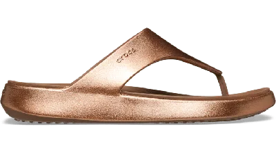 Crocs Getaway Triangle Flip Metallic In Milk Chocolate