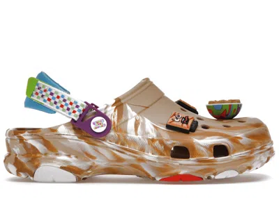 Pre-owned Crocs Men's  Classic Clog Cinnamon Toast Crunch Sneakers In Lightin Brown/light Brown/blue In Multi