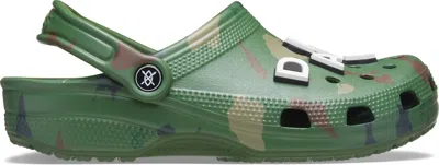 Pre-owned Crocs Men's  Classic Clog Daily Paper Sneakers In Green