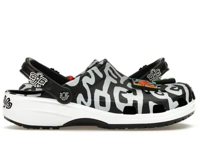 Pre-owned Crocs Men's  Classic Clog Keith Haring Sneakers In Black/white In Multi