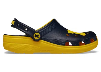 Pre-owned Crocs Men's  Classic Clog University Of Michigan Wolverines Sneakers In Sunflower
