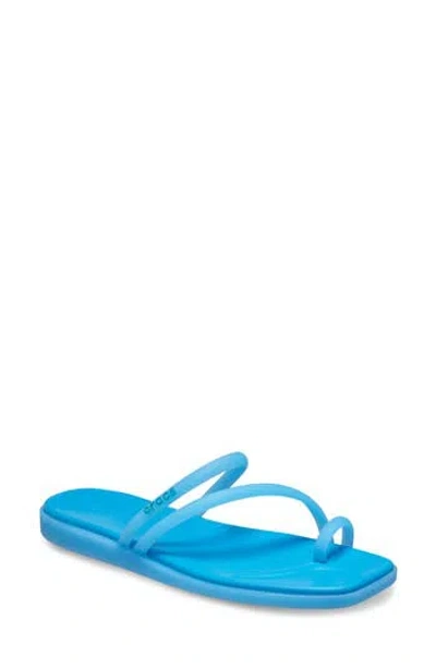 Crocs Miami Frosted Toe Loop Sandal In Transparent