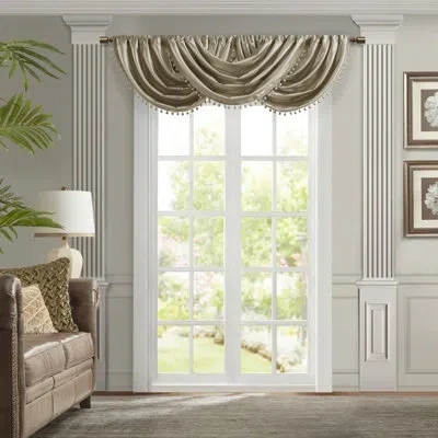 Croscill Avignon  Classics Single Waterfall Valance In Champagne
