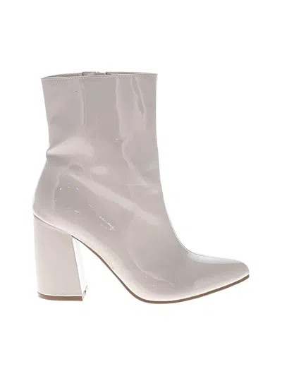 Pre-owned Crown & Ivy Boots In Ivory