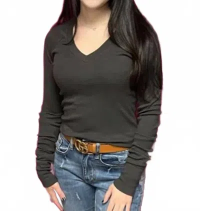 Crown Jewel Long Sleeve Raglan V Neck Top In Charcoal In Gray