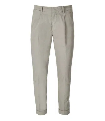 Cruna Light Grey Slim Fit Pants With Front Pleats And Turn-up Hem In Gray