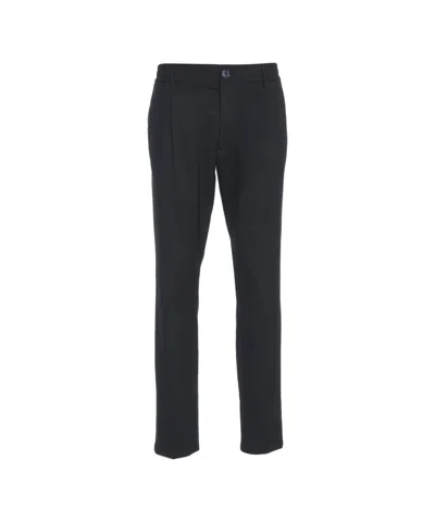 Cruna Pleated Trousers With Tailored Cut And Structured Finish In Blue