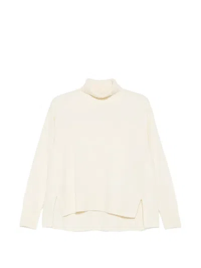 C.t.plage Roll-neck Side-slit Sweater In White