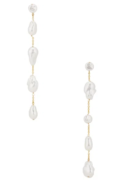 Cult Gaia Vana Earring In White