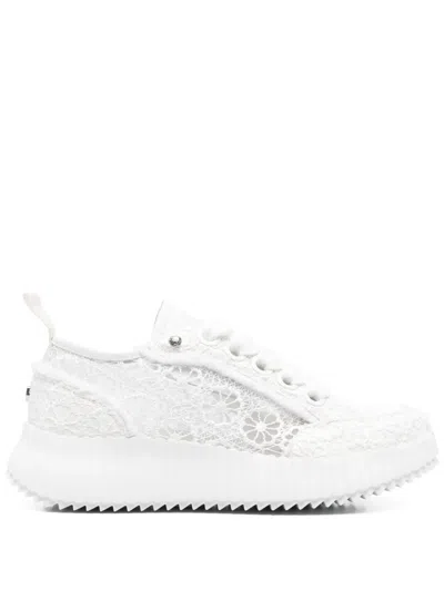 Cult Stella Sneakers In White