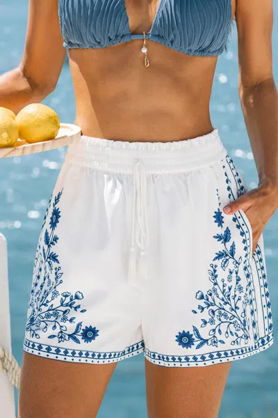 Cupshe Middle Of Nowhere Floral Shorts In White