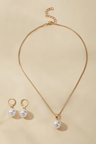 Cupshe Pure Glow Gold Earrings & Necklace Set