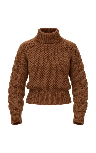 Curatoria Moda Operandi In Brown