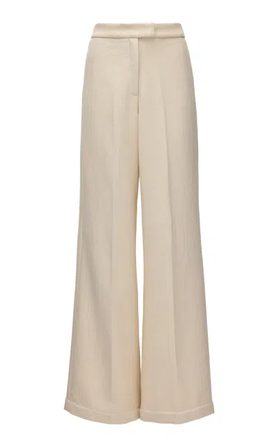 Curatoria Moda Operandi In White