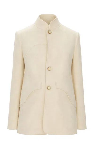 Curatoria Moda Operandi In White