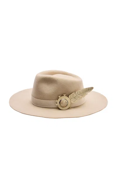 Curatoria Moda Operandi In White