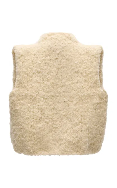 Curatoria Moda Operandi In White