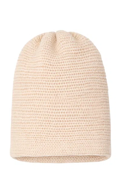 Curatoria Moda Operandi In White