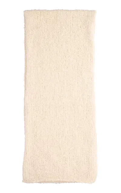 Curatoria Moda Operandi In White