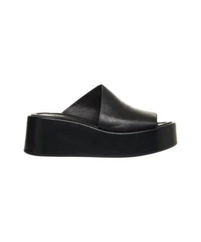 Curiosite Platform Sabot In Leather In Black