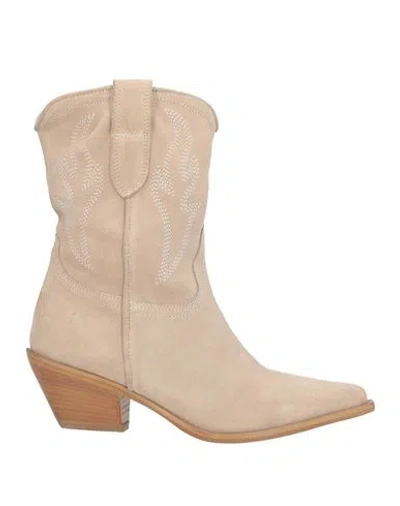 Curiosite Curiosité Woman Ankle Boots Beige Size 6 Leather In Sand
