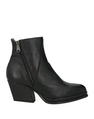 Curiosite Curiosité Woman Ankle Boots Black Size 8 Calfskin
