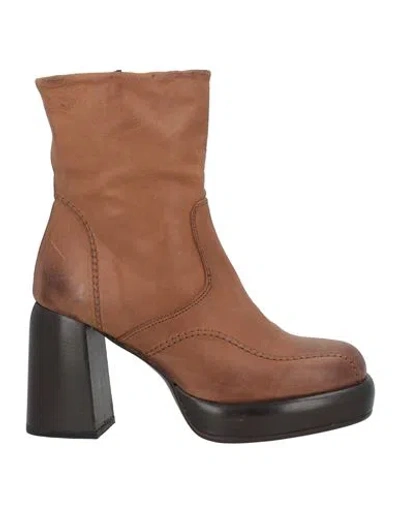Curiosite Curiosité Woman Ankle Boots Brown Size 10 Calfskin