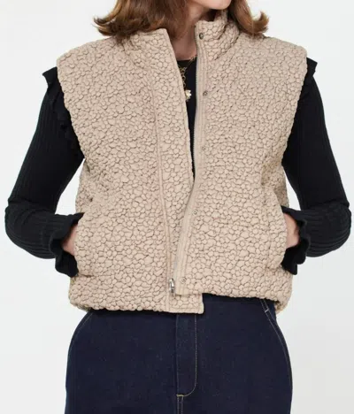 Current Air Quilted Vest In Taupe In Neutral
