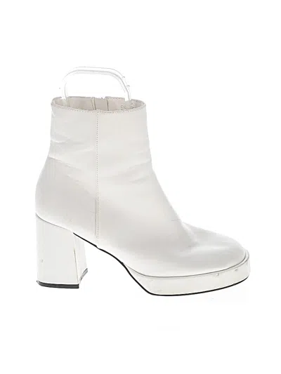 Pre-owned Cushionaire Ankle Boots In White