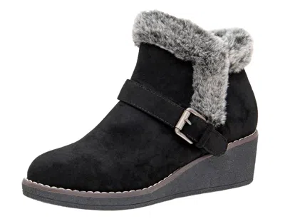 Cushionaire Women's Rhodes Faux Suede Winter Booties In Black