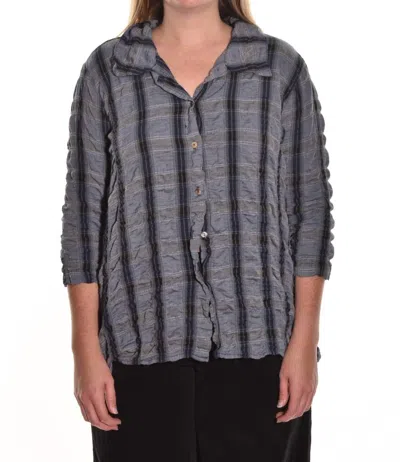 Cut Loose Crinkle Plaid Hi-low Shirt In Black In Gray