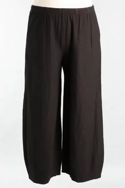 Cut Loose Women Crop Pant With Darts In Black