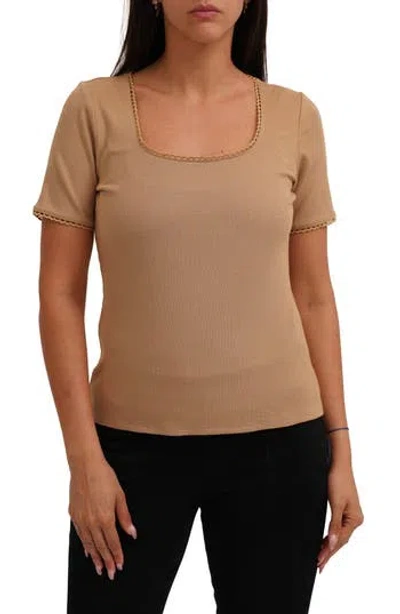 Cyrus Scallop Trim Short Sleeve Ribbed Top In Neutral