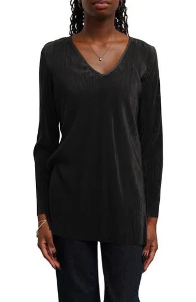 Cyrus V-neck Plissé Tunic In Black