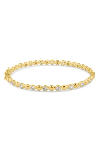Cz By Kenneth Jay Lane Alternating Cubic Zirconia Bangle Bracelet In Gold