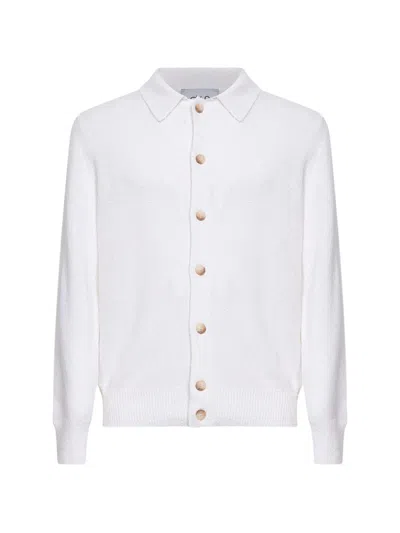 D4.0 Button Collar Knitted Top In White