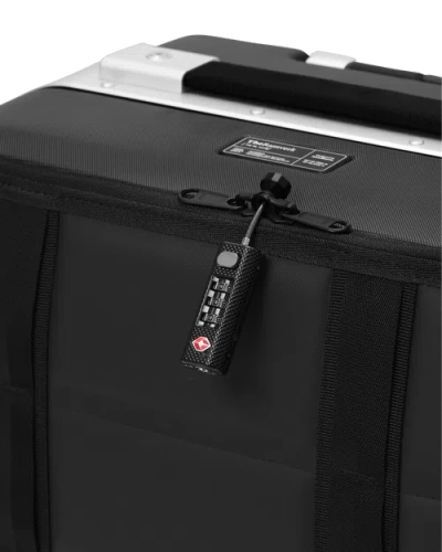 D_b_ Essential Tsa Lock In Black