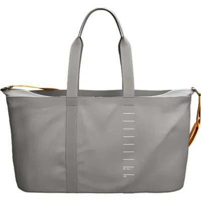 D_b_ Essential Weekender, 40l In Gray