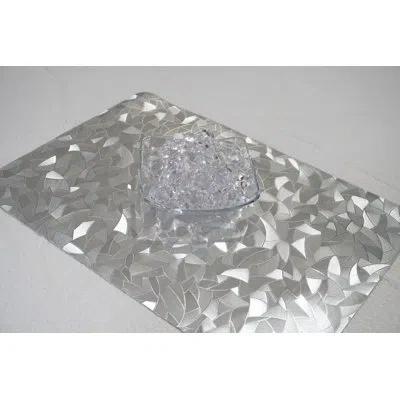 Dainty Home Everly Qulnn 4 Piece Placemat Set In Silver