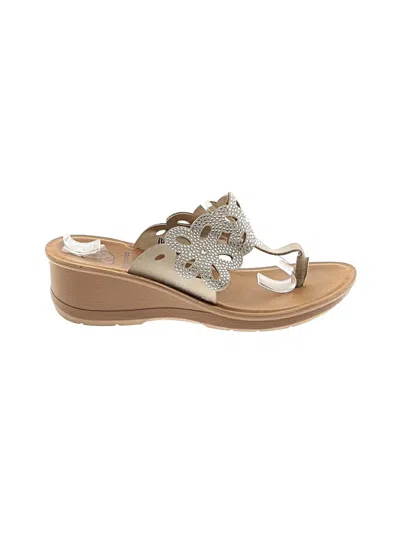 Pre-owned Daisy Fuentes Wedges In Tan