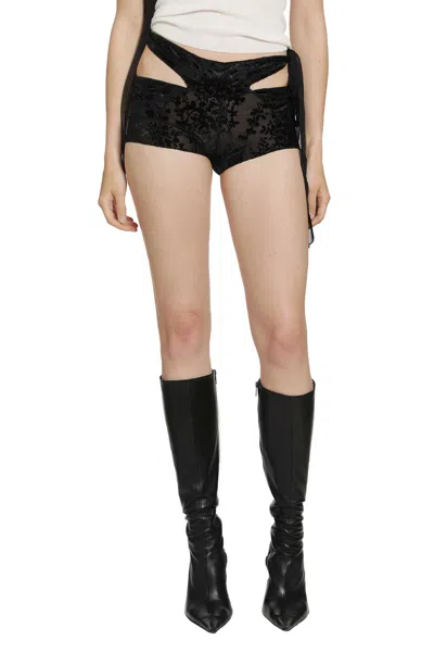 Daisy Twelve Gate Shorts In Black