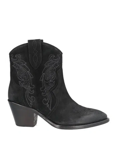 Damy Woman Ankle Boots Black Size 7 Leather