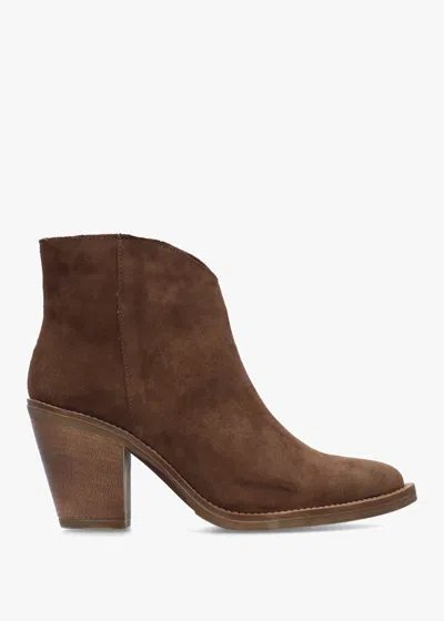 Daniel Lestern Brown Suede Western Ankle Boots