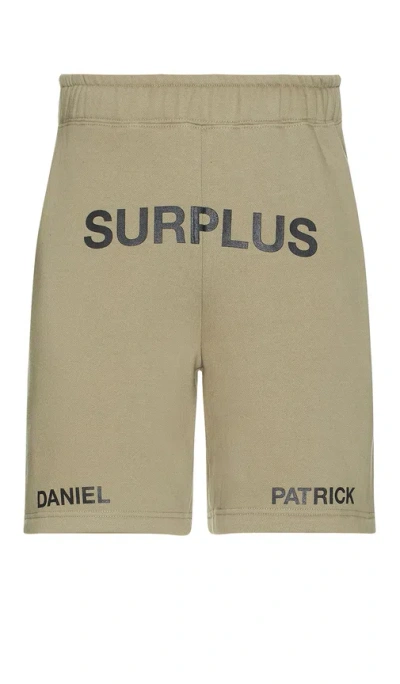 Daniel Patrick Surplus Logo Sweatshort In 水洗橄榄绿