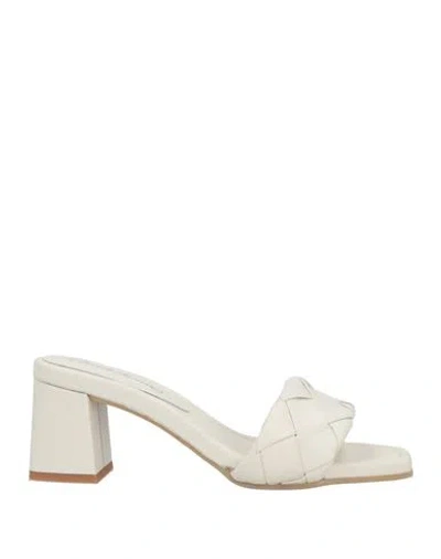 Daniele Ancarani Woman Sandals Ivory Size 11 Soft Leather In White
