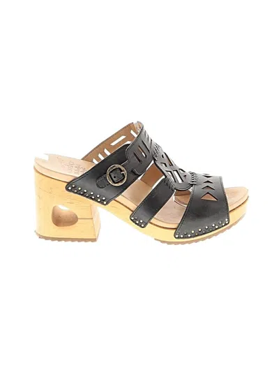 Pre-owned Dansko Sandals In Black