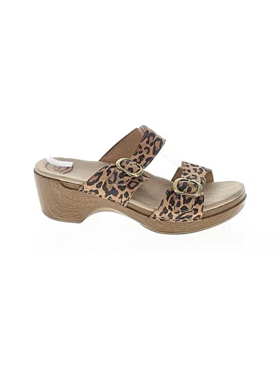 Pre-owned Dansko Sandals In Tan