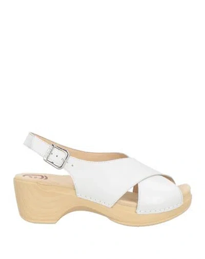 Dansko Women Sloane Wedge Sandal In 001400 - White In Multi