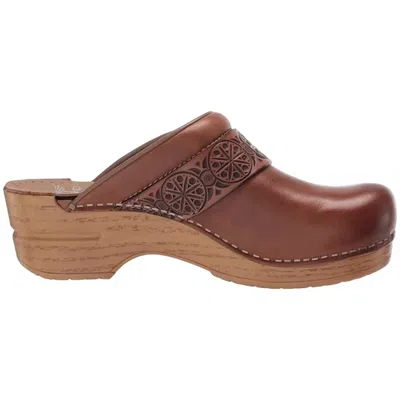 Dansko Women's Saundra Clog In Waxy Tan In Brown